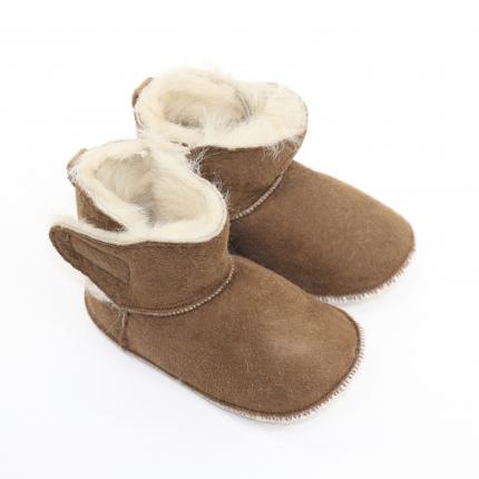 Chaussons bébé entièrement fourrés en laine agneau