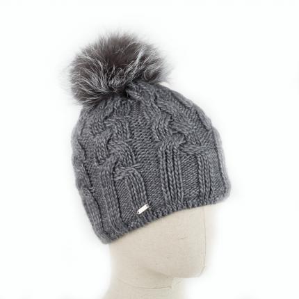 bonnet en laine naturelle gris et pompon en vraie fourrure de renard silver fox gris tricot torsade