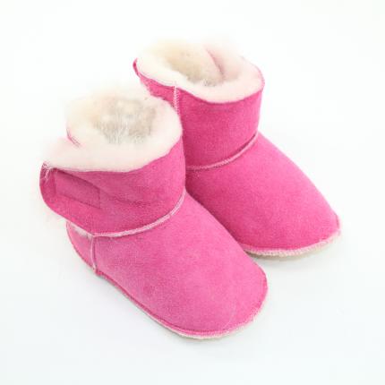 chaussons bébé en peau agneau fourrure mouton cuir lisse rose pink  velcro chaud peaux fourrures cadeau naissance pas cher fourr