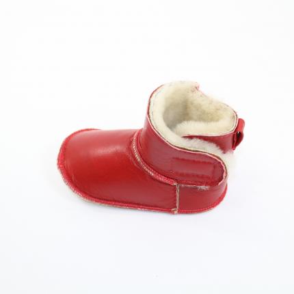 chaussons bébé en peau agneau fourrure mouton cuir lisse rouge red  velcro chaud peaux fourrures cadeau naissance pas cher fourr