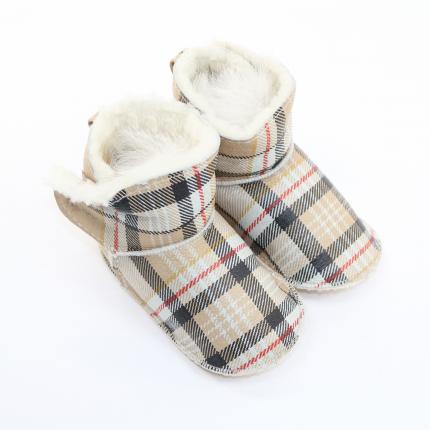 chaussons bébé en peau agneau fourrure mouton cuir lisse burbery velcro chaud peaux fourrures cadeau naissance pas cher fourré n